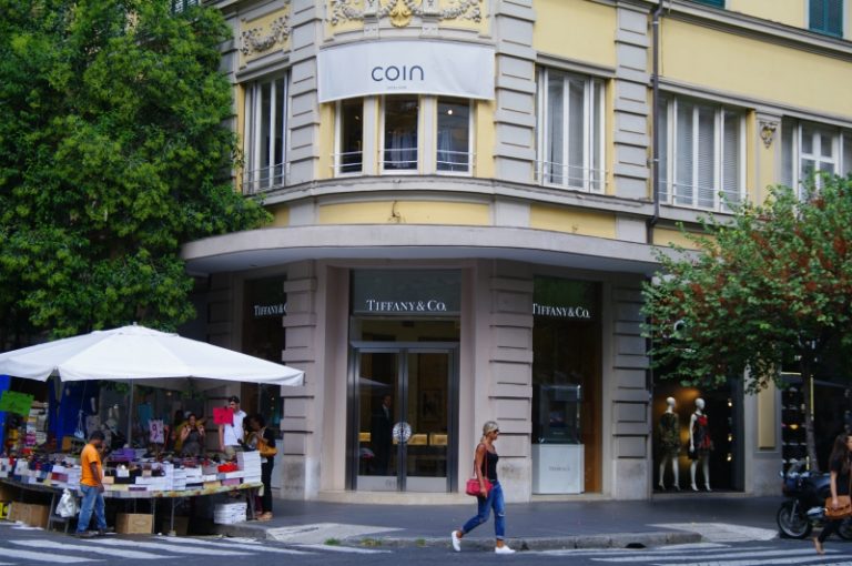 Via Cola Via Cola di Rienzo: Rua de Compras e Comida Perto do Vaticano - Roma ...