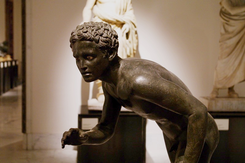 escultura grega antiga em nápoles