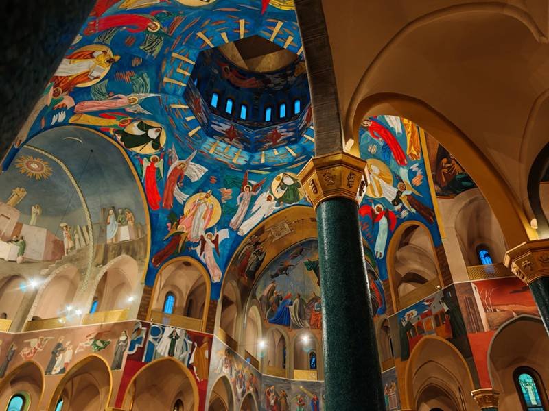 interno da basílica de santa rita de cassia